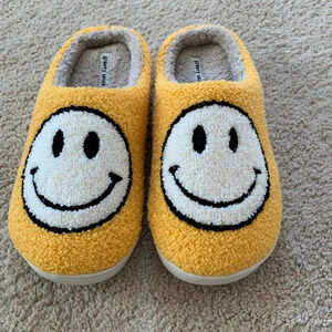 Smiley Sherpa Slippers Yellow Black Fuzzy Brand New Size 7.5 8